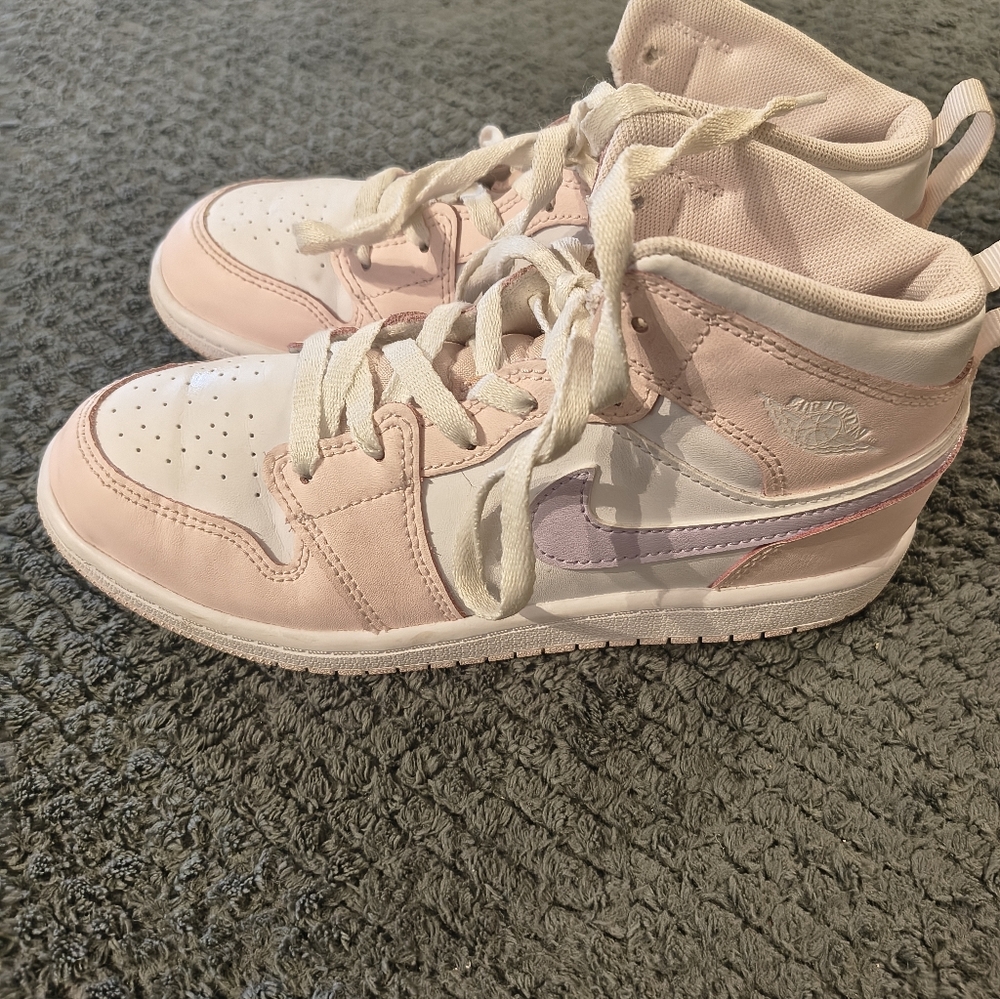 Girls Nike Jordans : Size 3 Youth , Asking $40.